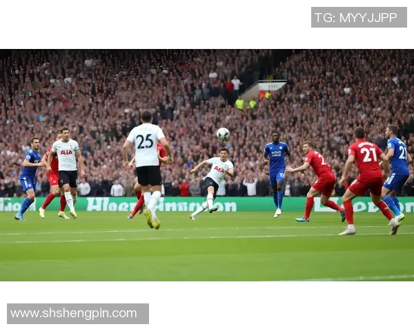 足球明星全景照片集锦展现绿茵场上的辉煌瞬间与激情时刻 足球明星全景照片集锦展现绿茵场上的辉煌瞬间与激情时刻