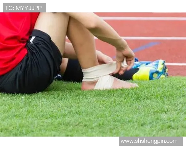 足球明星缠绷带技巧与训练视频合集助你提升运动表现